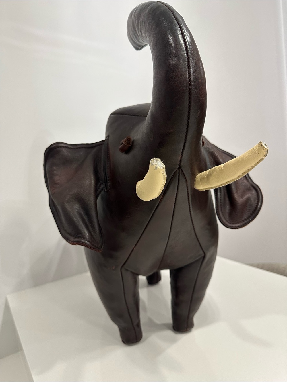 Omersa Standard Leather Brown Elephant
Home Accent H: 51cm, L: 52cm, W: 23cm - Picture 8 of 16